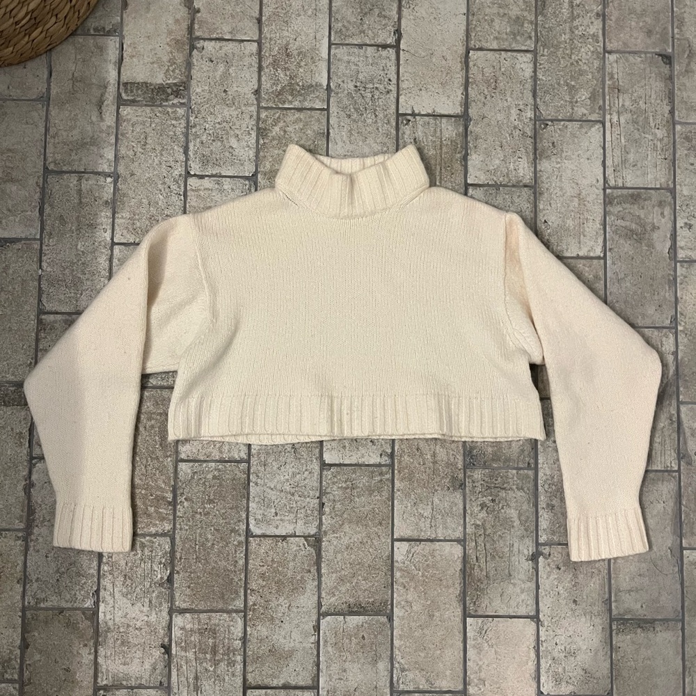Aritzia Cropped Cream Wool Sweater size small